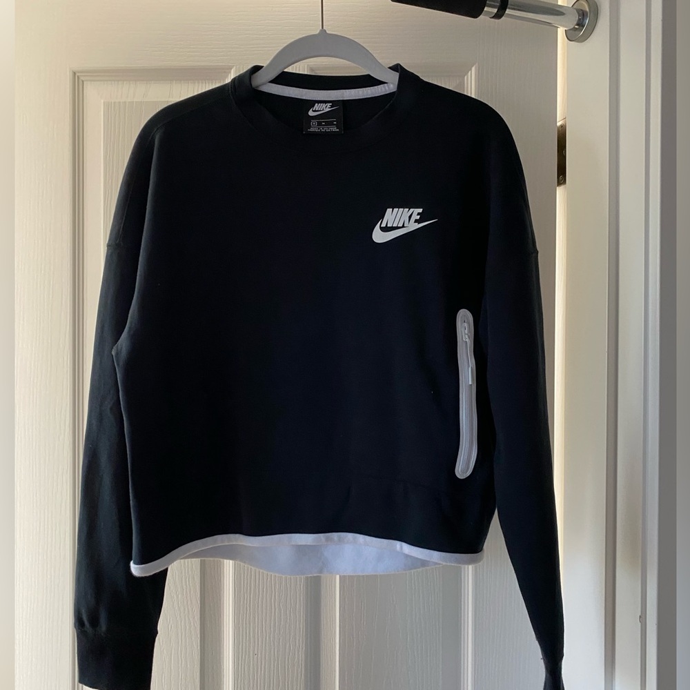 Nike sweater size medium